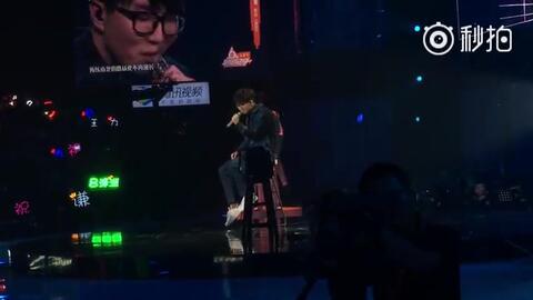 明日之子消愁视频,消愁歌声唤醒青春回忆