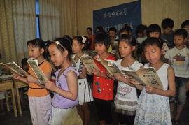 小学生弟子规表演视频,小学生传承经典，展现童真风采